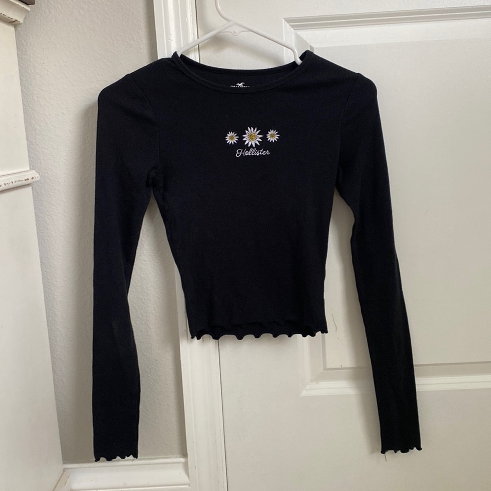 Hollister Sunflower Black Long Sleeve Crop Top